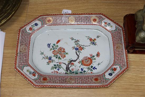 An 18th century famille verte tureen stand, Kangxi period, L.39cm